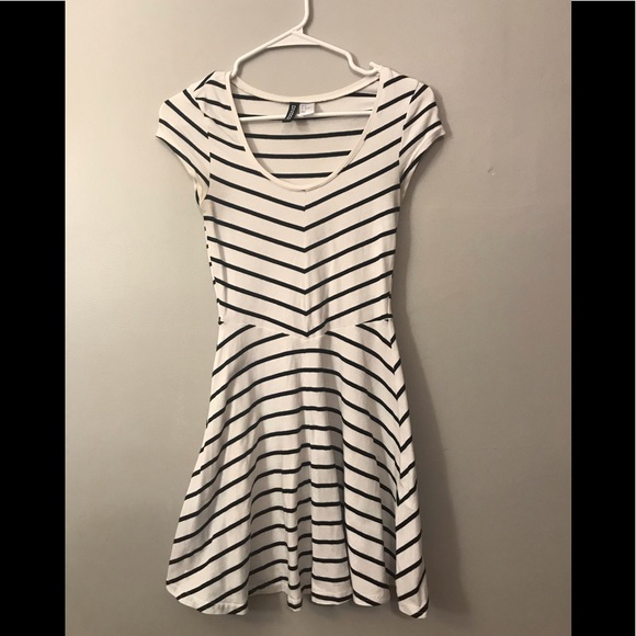 H&M Dresses & Skirts - H&M BLACK WHITE DRESS